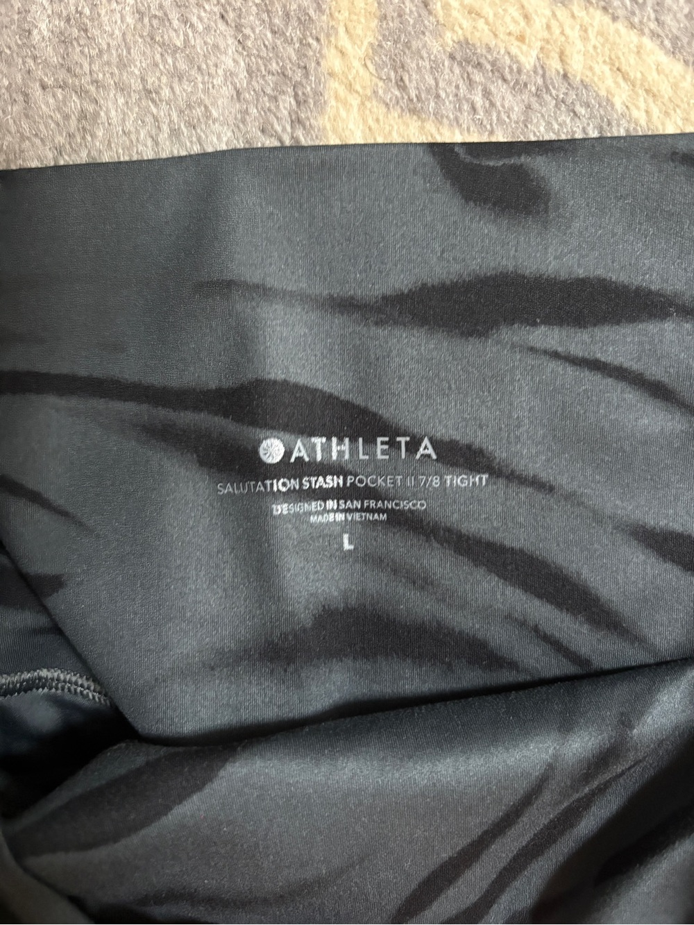 Athleta Salutation 7/8 leggings and matching sports bra (both size large) - Picture 3 of 4